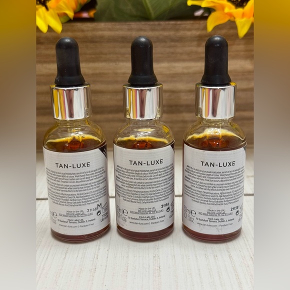 TAN-LUXE The Face - Illuminating Self-Tan Drops Medium/Dark - Picture 9 of 10